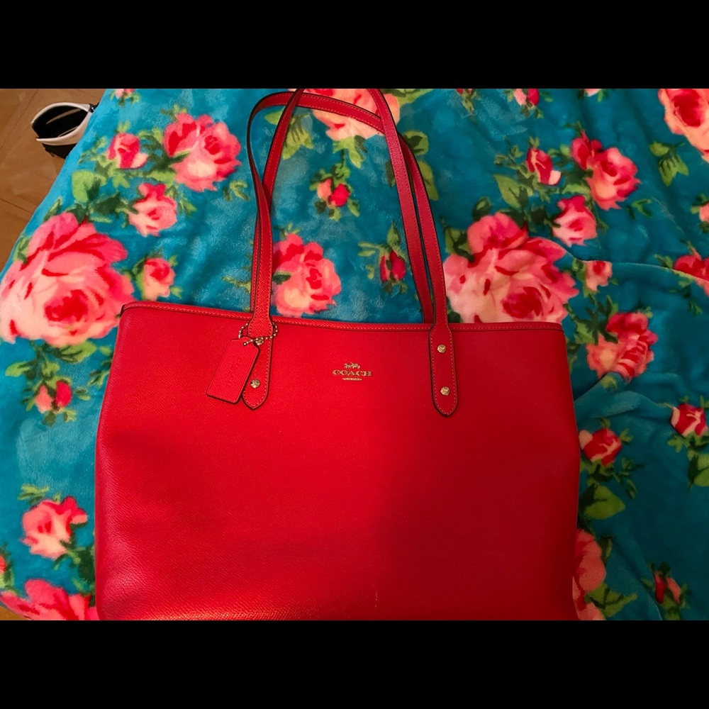 ❤️NEED GONE❤️Coach City Tote